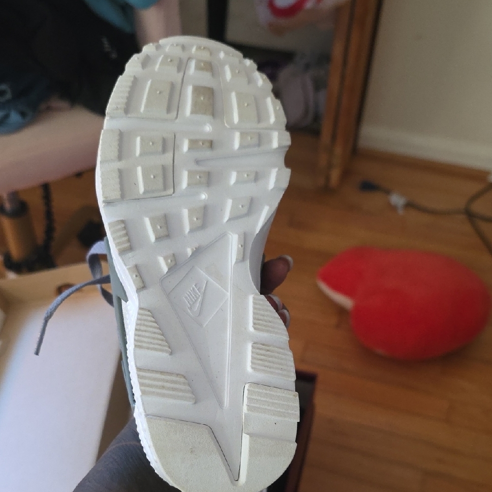 Kids Nike Huarache Sneakers - Picture 2 of 3